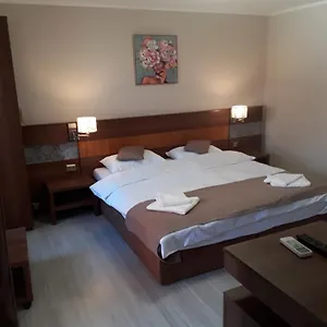 Apartament Aura's West Private Parking In Front Yard, Bucureşti